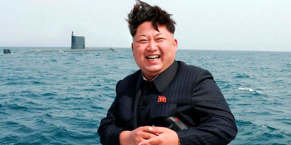 Ким Чен Ын улыбается