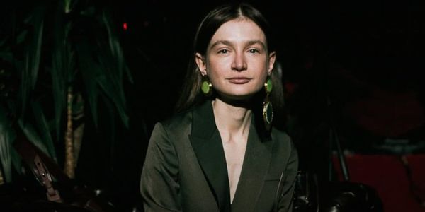 «Поставил у унитаза на колени и нассал на меня с головы до ног»