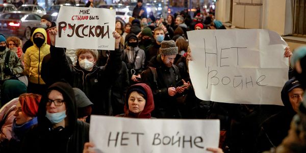 Законопроект о конфискации имущества у россиян. Митинг против войны в Украине