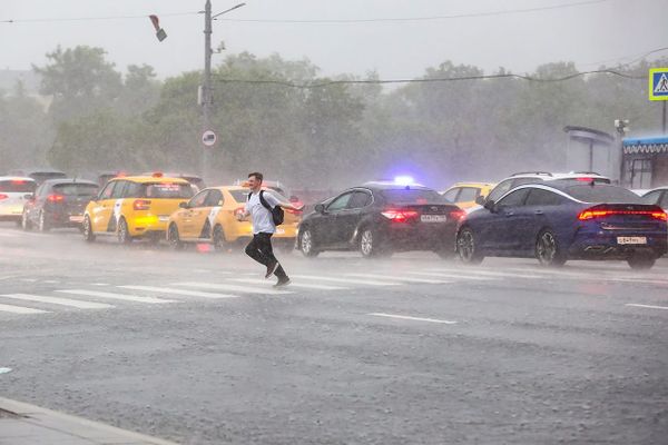 На Москву обрушился ураган. Двое погибли