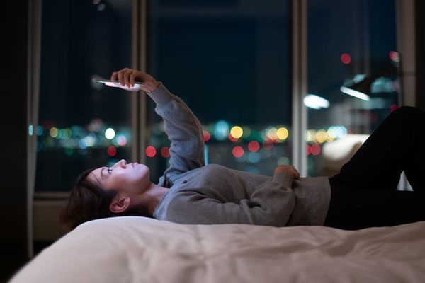 Сотни тысяч людей преследуют из-за твитов