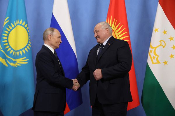 СМИ: в Кремле хотят порадовать россиян слиянием с Беларусью