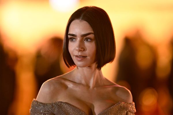 Звезду сериала «Эмили в Париже» обвинили в эксплуатации женщин и торговле людьми