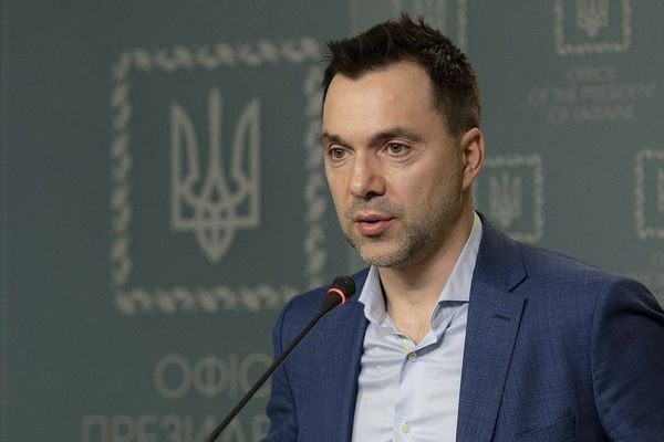 Экс-советник Зеленского заявил о готовности отдать России четыре области Украины и Крым