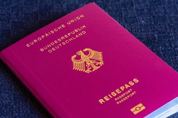 Житель Берлина поставил сердечко боевикам ХАМАС и остался без немецкого паспорта