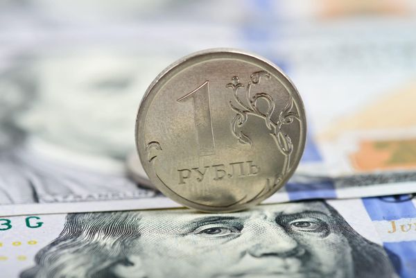 Рубль обвалился после недавнего укрепления