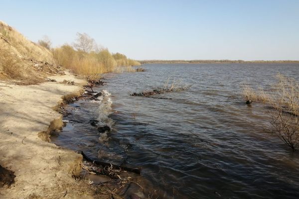 «Трупы из ямы стали падать в воду»