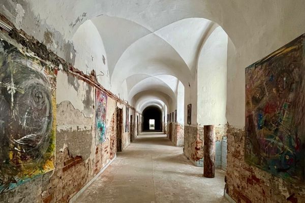 Беларус купил психбольницу за бесценок и поселился в ней