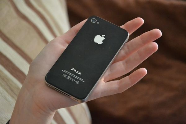 Соцсети вернули моду на iPhone 15-летней давности
