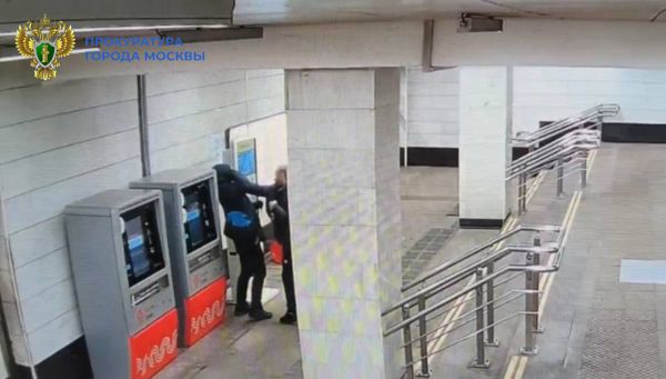 Пьяный мужчина забил до смерти незнакомца в московском метро