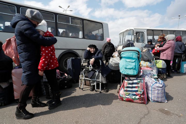 Тут дома стоят, а у нас домов нет