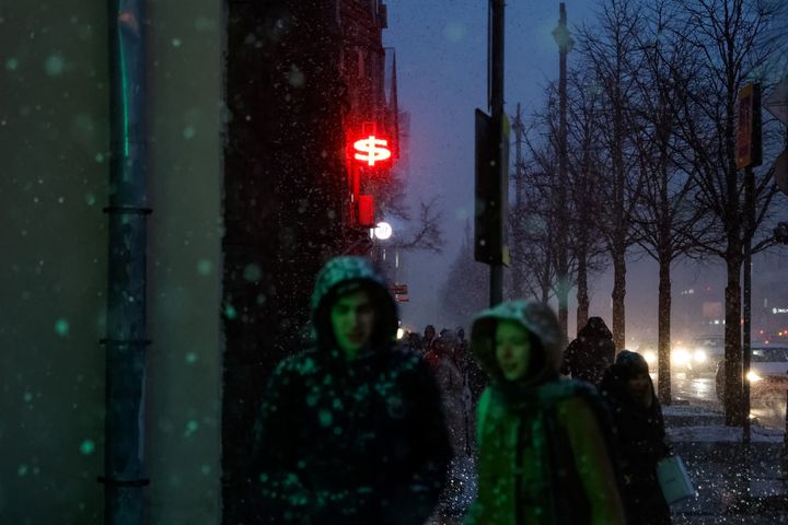 Почему так вырос рубль?