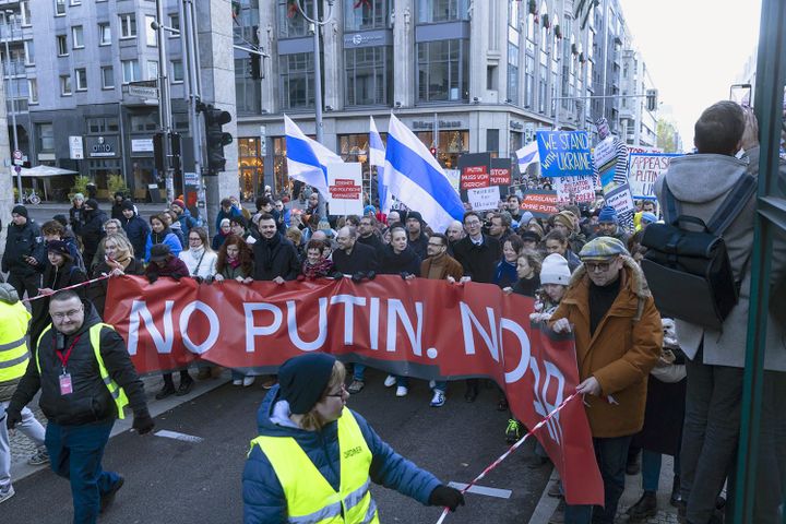 Лидерам оппозиции пора заканчивать с митингами