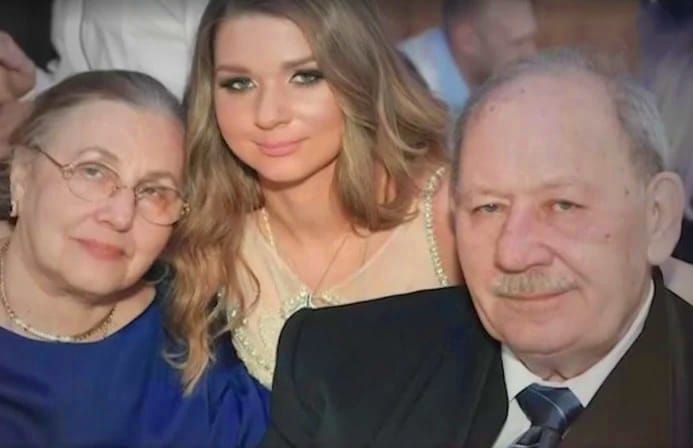 Внучка экс-мэра расчленила бабушку и дедушку и выбросила тела на свалку