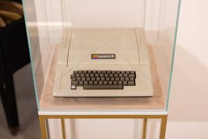На ПМЭФ продают редкий Apple II за 35 миллионов рублей