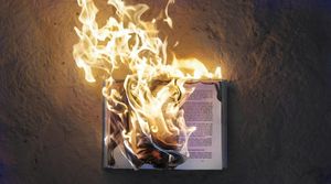 ИИ-компании скупают миллионы старых книг и уничтожают их, чтобы обучить нейросети