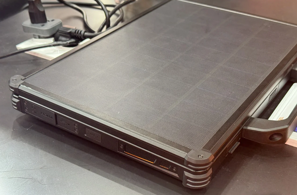 Китайцы показали ноутбук с солнечной панелью, но на полную зарядку уйдет 12 часов