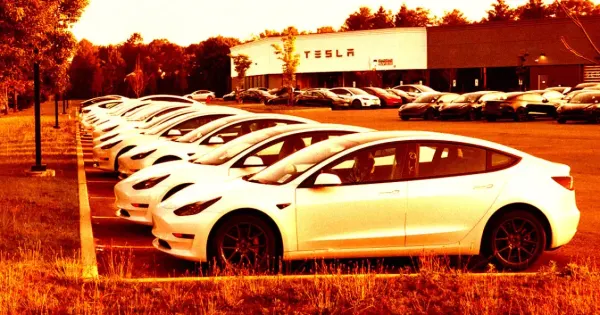 Сотрудники Tesla признались, что сами бы не сели в роботакси