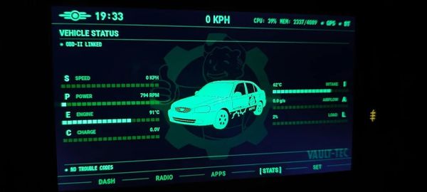 Фанат Fallout превратил автомобильную магнитолу в Pip-Boy