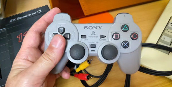 В сети всплыл прототип PS1 в корпусе геймпада