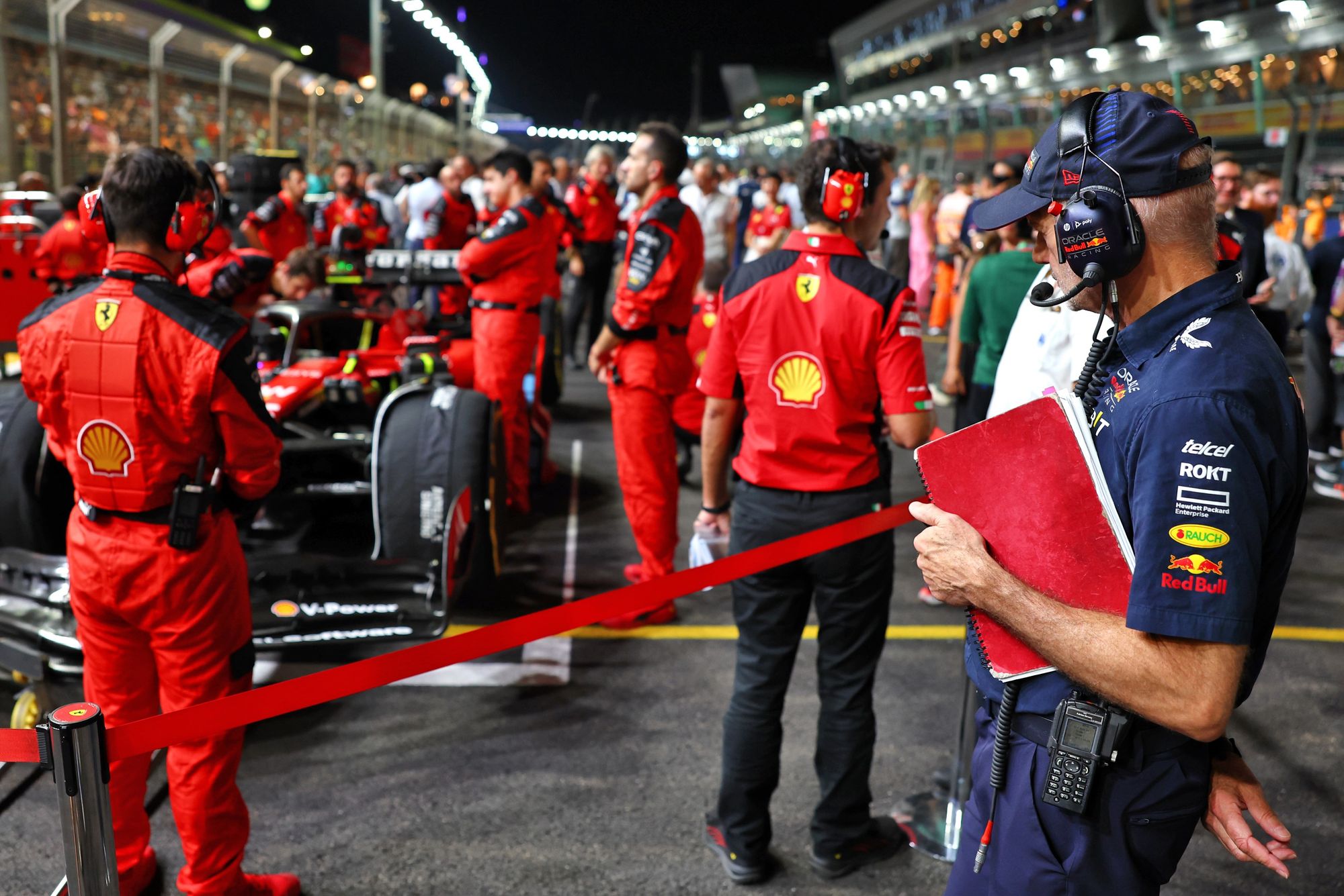 Adrian Newey, Red Bull, looks at Ferrari SF23 at Singapore GP, F1