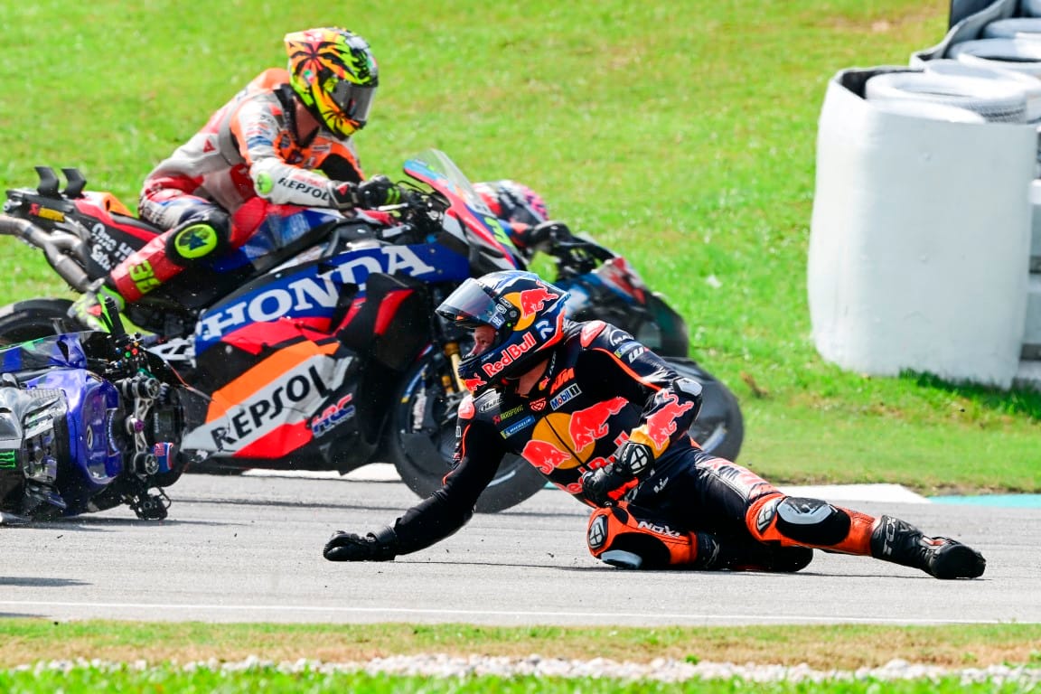 Sepang MotoGP crash