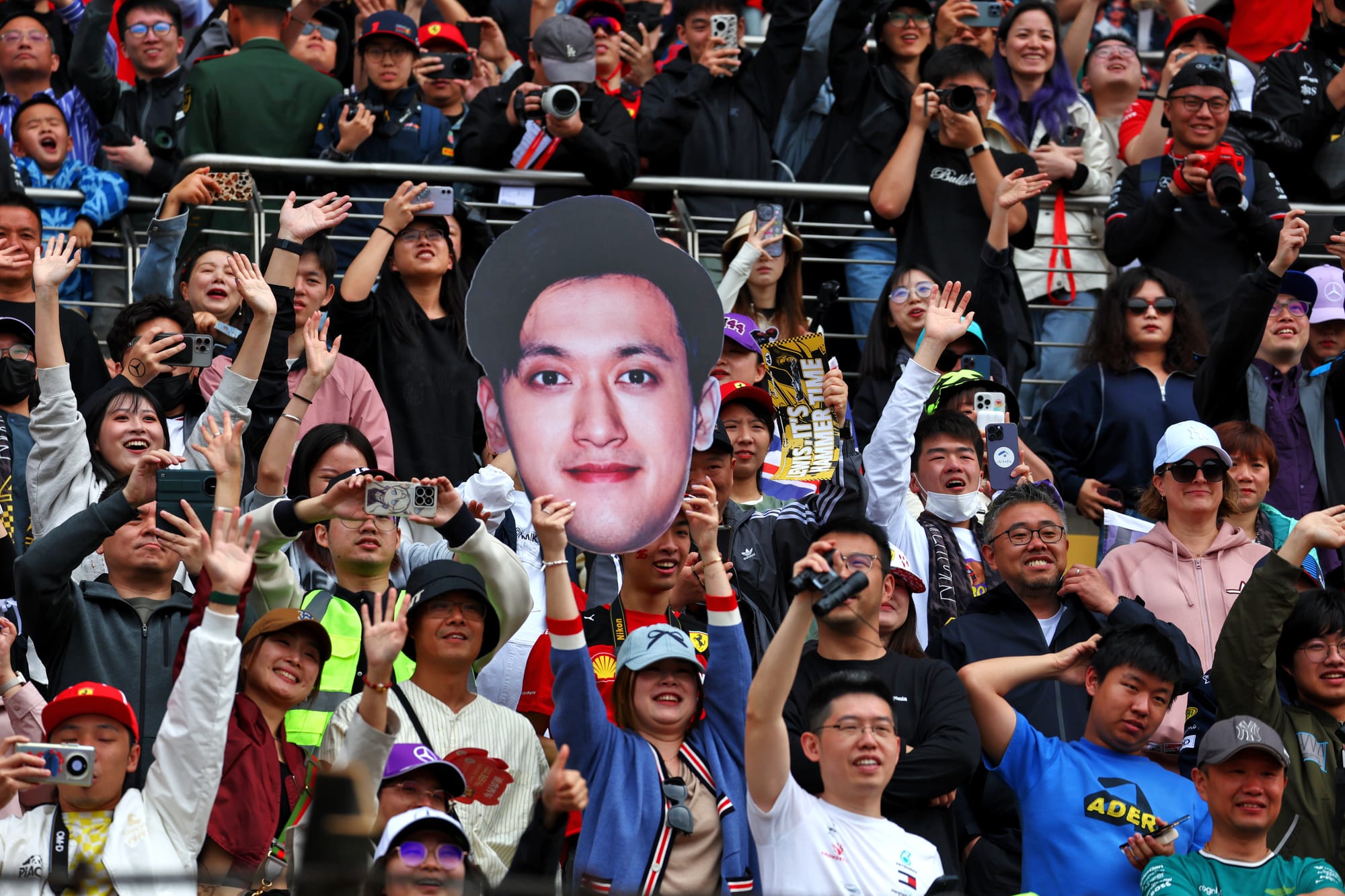 Zhou Guanyu fans