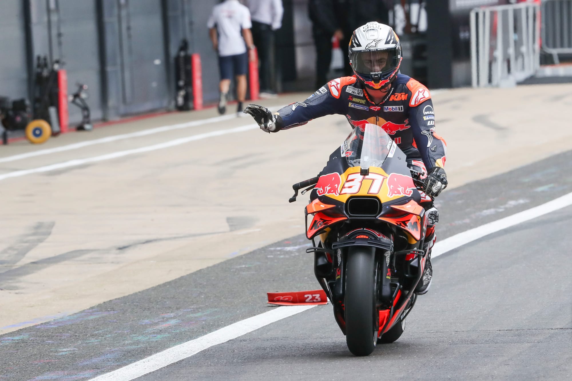 Pedro Acosta leaves the KTM pit