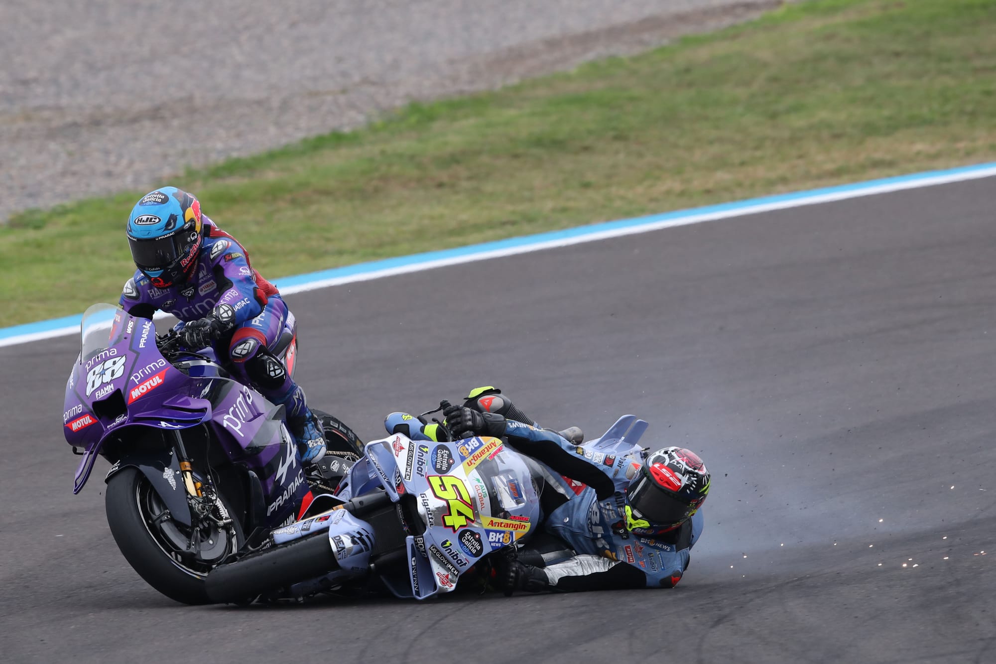 Miguel Oliveira and Fermin Aldeguer crash Termas de Rio Hondo MotoGP 2025