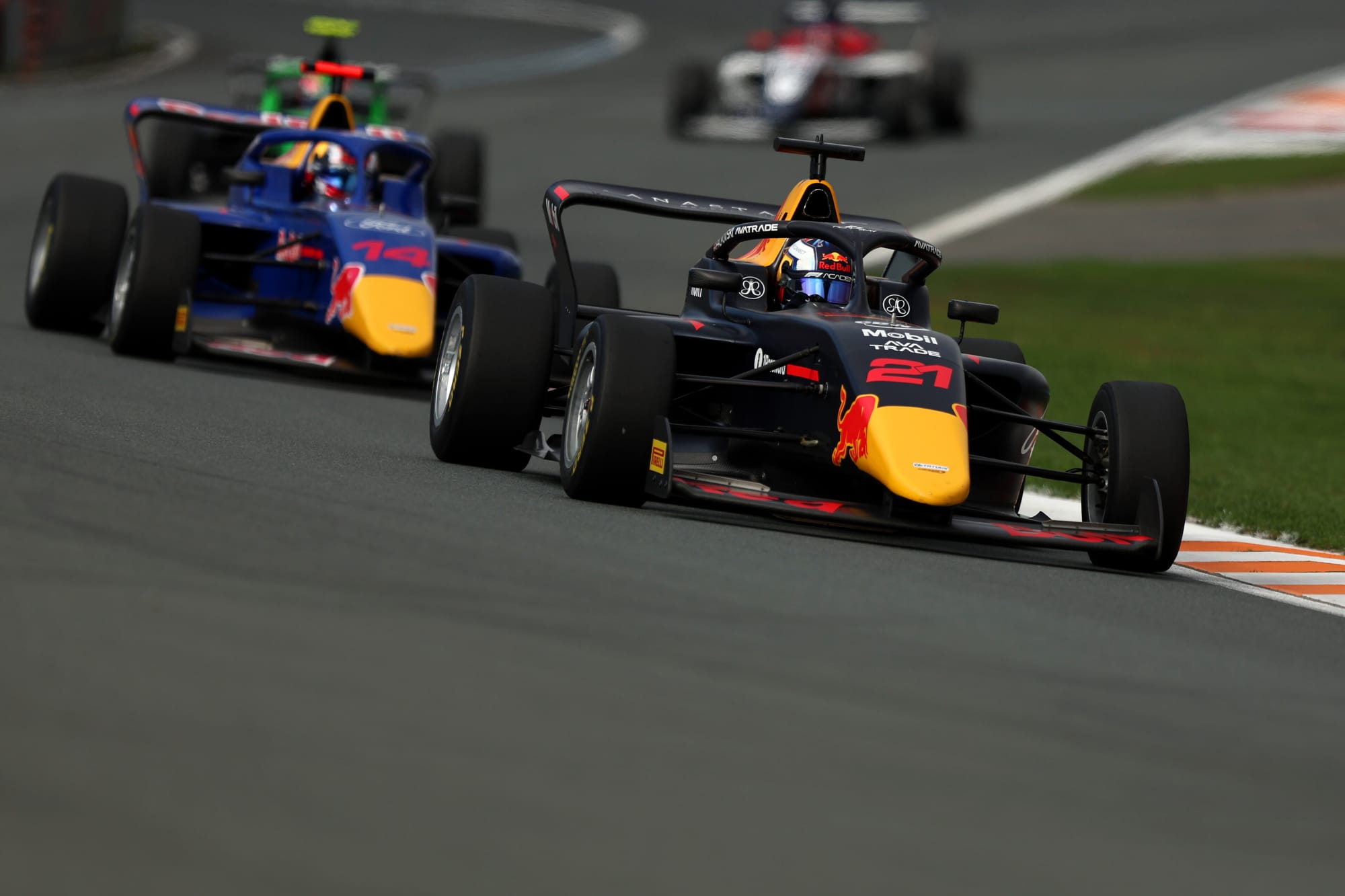 Alisha Palmowski and Chloe Chambers, Zandvoort F1 Academy 2025