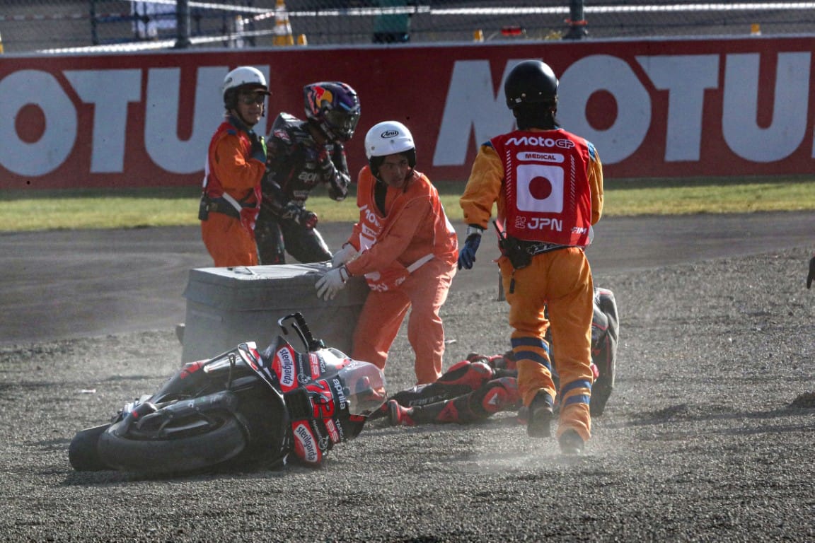 Jorge Martin and Marco Bezzecchi crash