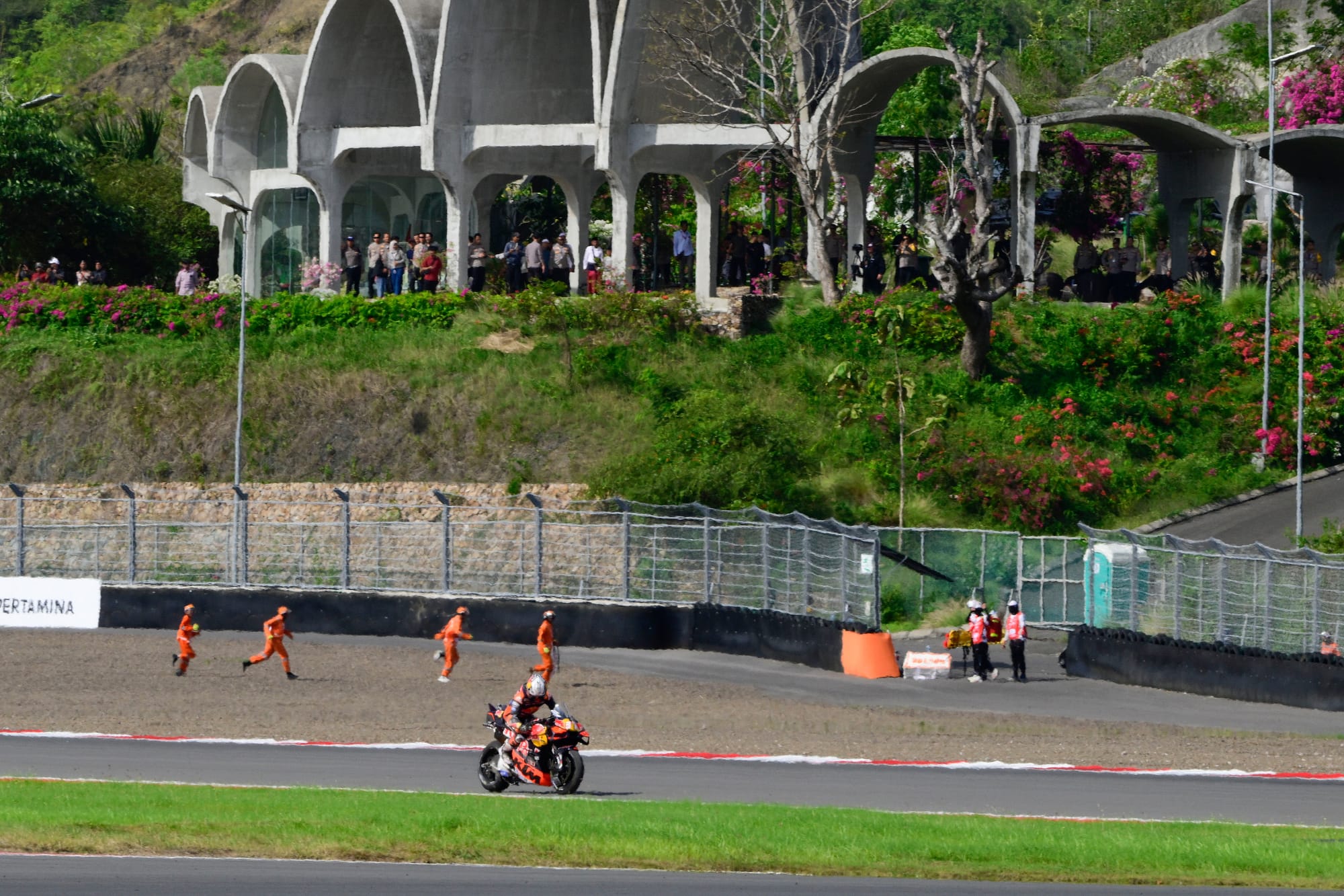 Pedro Acosta crash Mandalika MotoGP sprint 2025