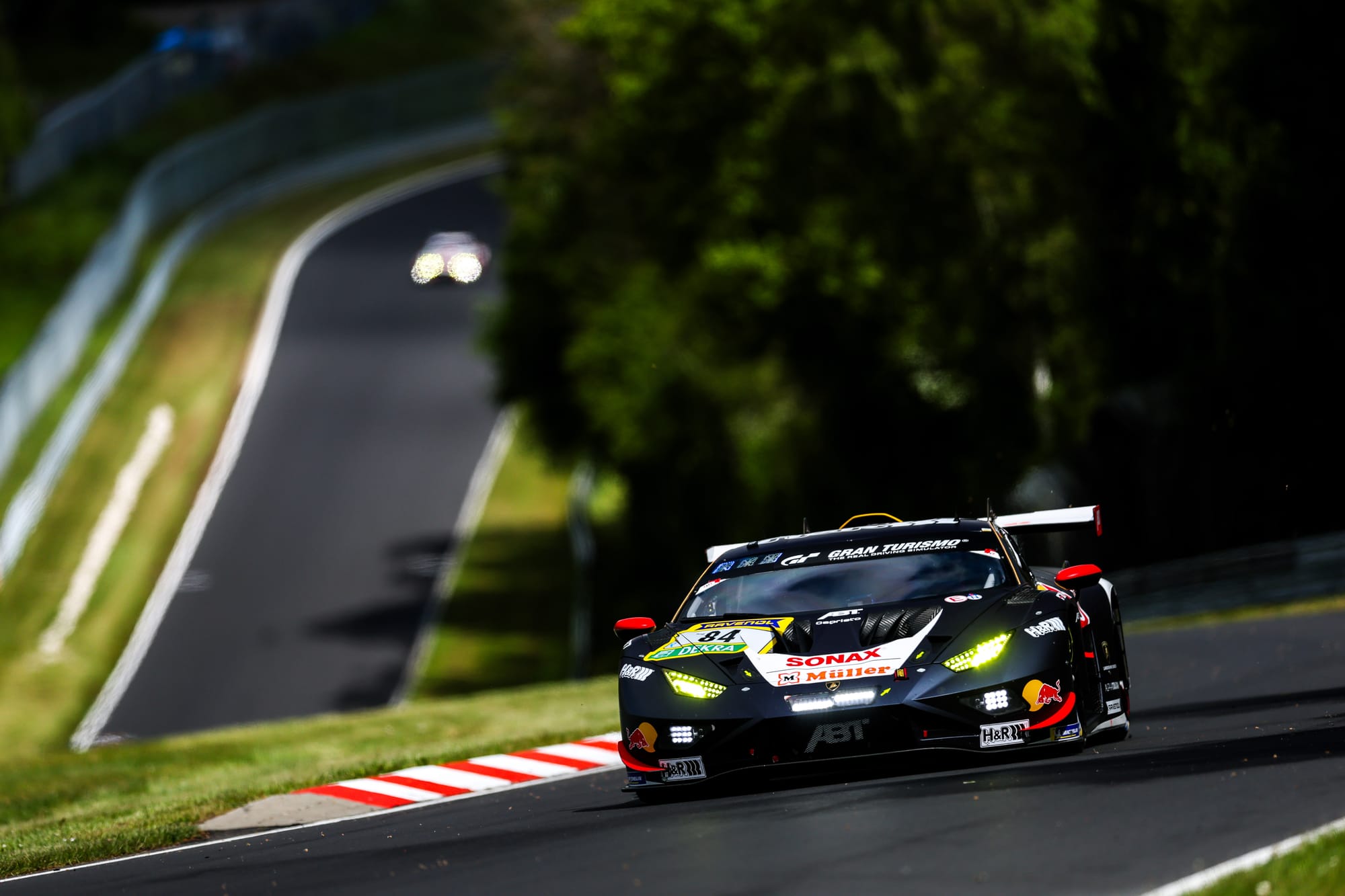 What happened in pole position shootout for Nurburgring 24 Hours