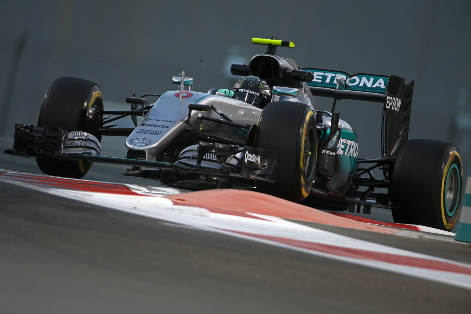 Rosberg's 'bullying' F1 driving style explained