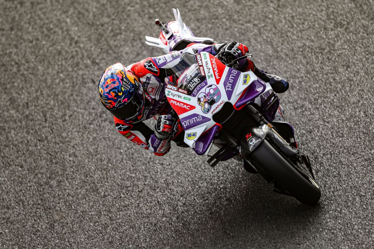 Martin keeps pressure on Bagnaia with Motegi MotoGP pole