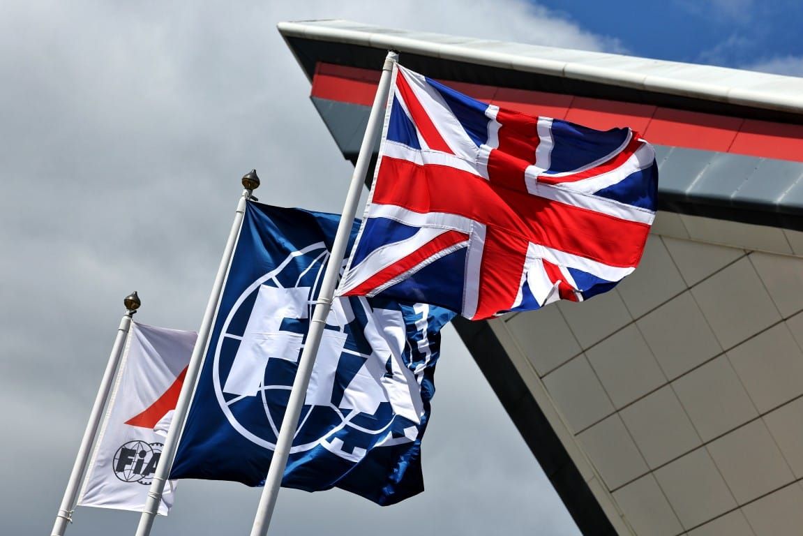 F1, FIA, UK flags