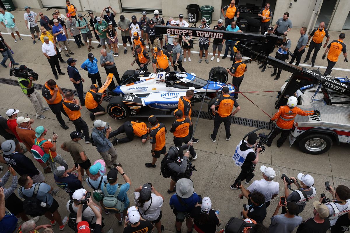 Larson crash, wind havoc - what we learned from Indy 500's Fast Friday