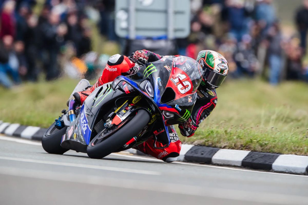 Crash injuries end Hickman's 2025 Isle of Man TT