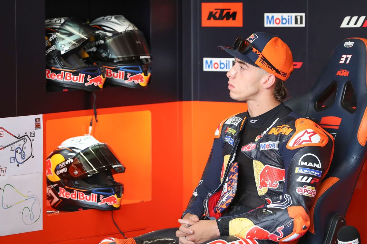How 'too negative' Acosta's VR46 joke fits into KTM tensions