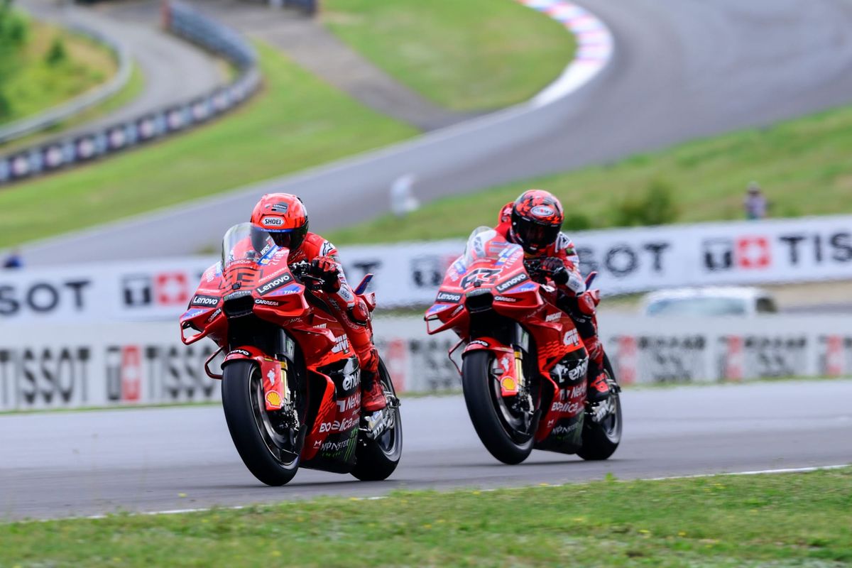 Marquez ahead at Brno despite bike issue, Martin shows promise