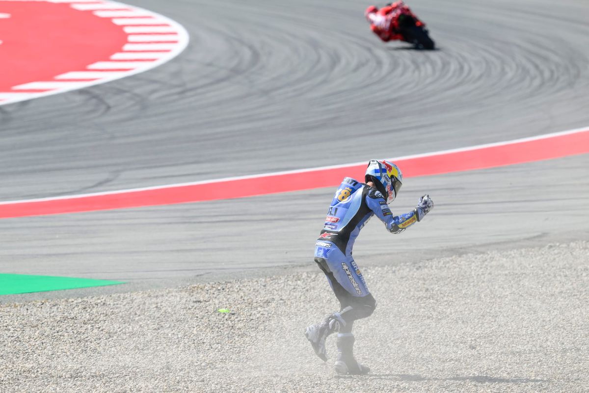 Alex Marquez crash means Marc's MotoGP win streak continues
