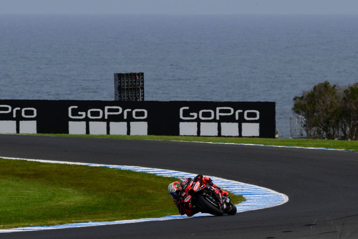 Penalised Bezzecchi sets astounding Phillip Island pace