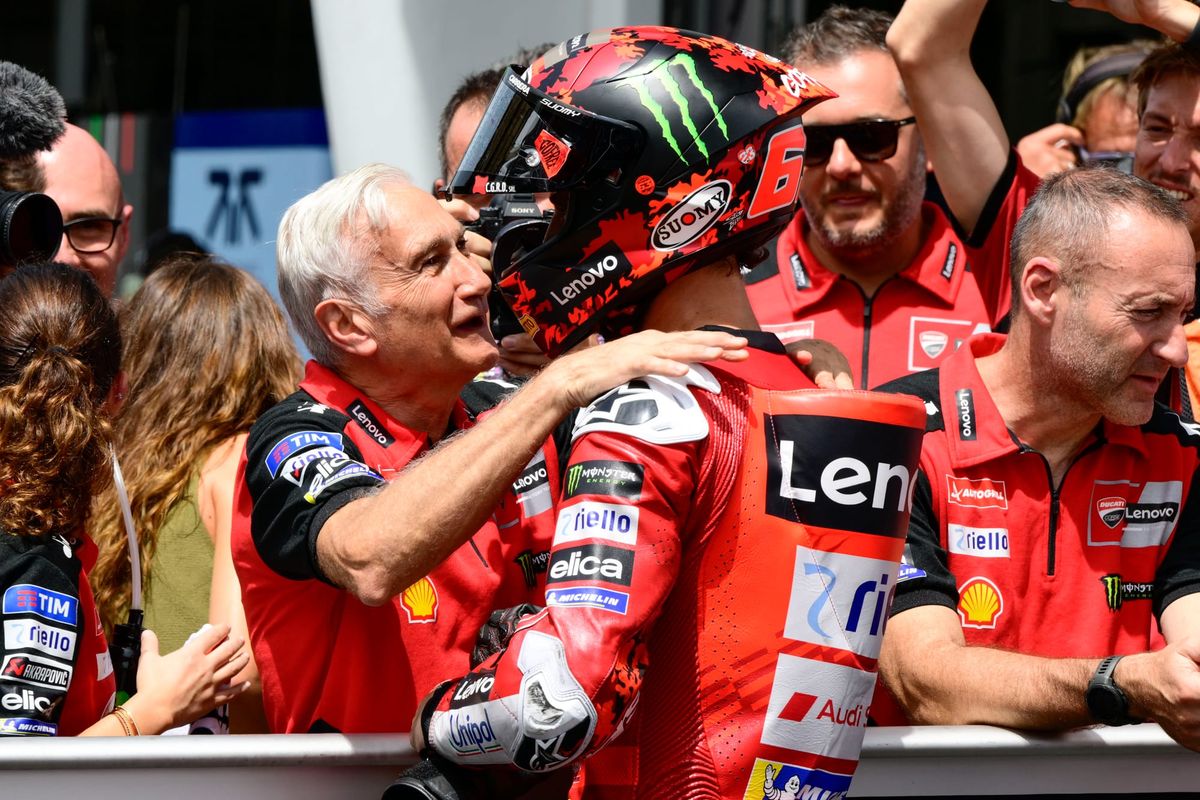 Bagnaia takes superb Sepang MotoGP pole from Q1