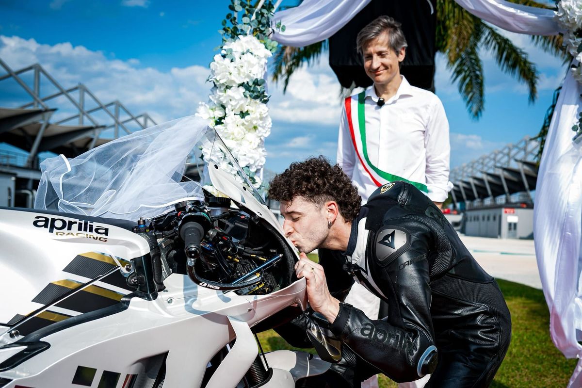 Bizarre Aprilia announcement settles Bezzecchi's future
