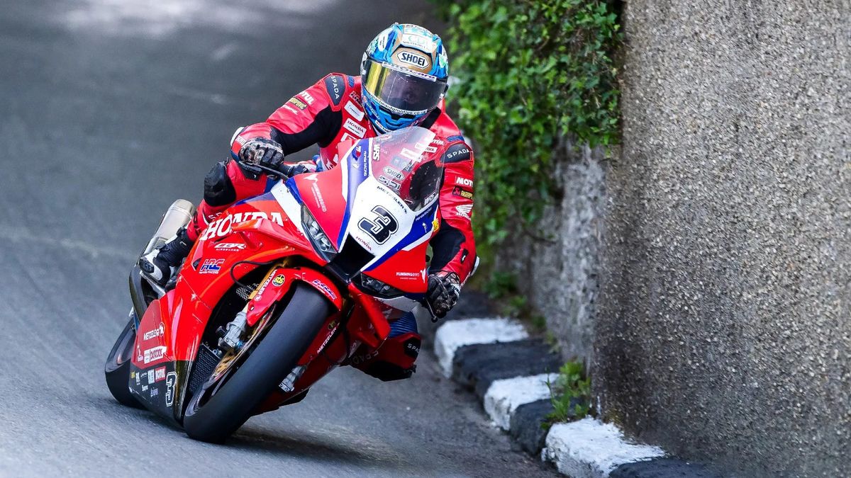 Senior TT red-flagged and postponed