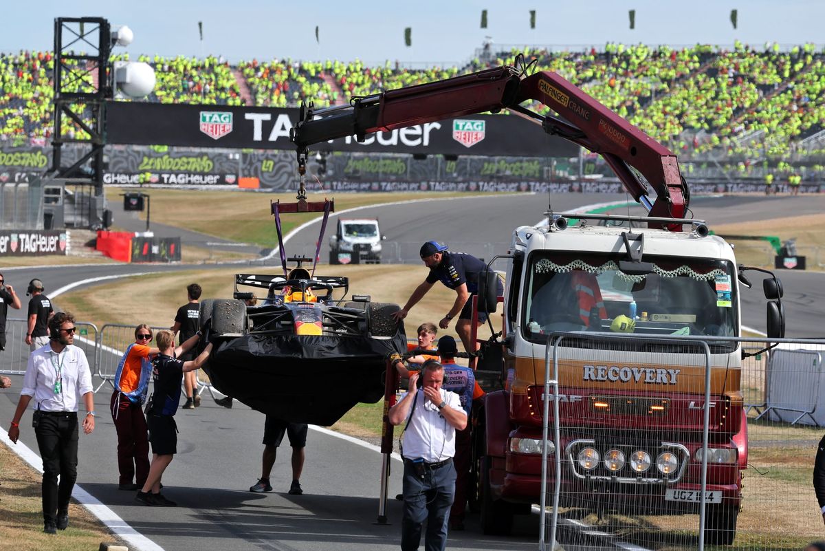 Verstappen arremete contra Red Bull tras segundo fallo "muy peligroso" del alerón trasero