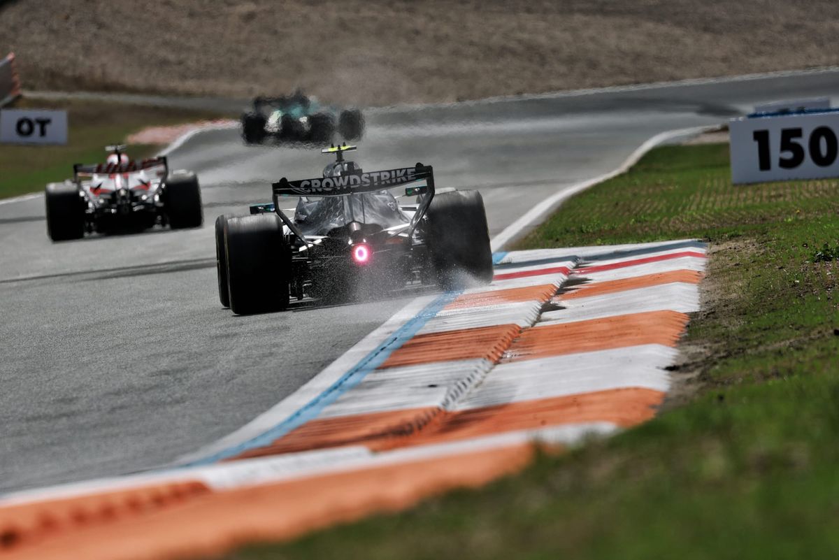安东内利领跑荷兰大奖赛 FP1，梅赛德斯在暑假后强势回归