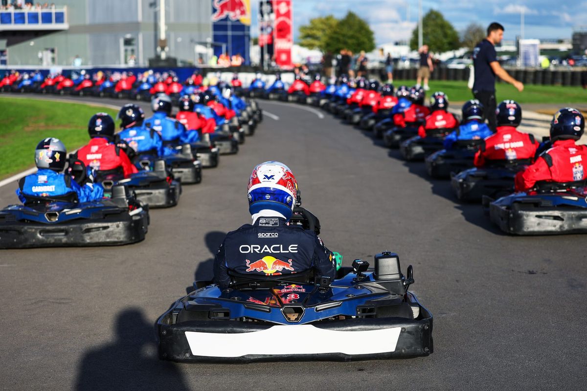 Verstappen beats 100 karters (from the back) in Red Bull event