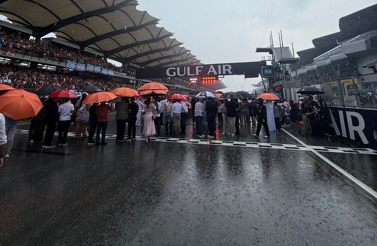 Chuva forte adia largada do GP da Malásia de F1 em Sepang