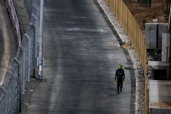 FIA 'revisiting' Hamilton's Qatar track crossing punishment